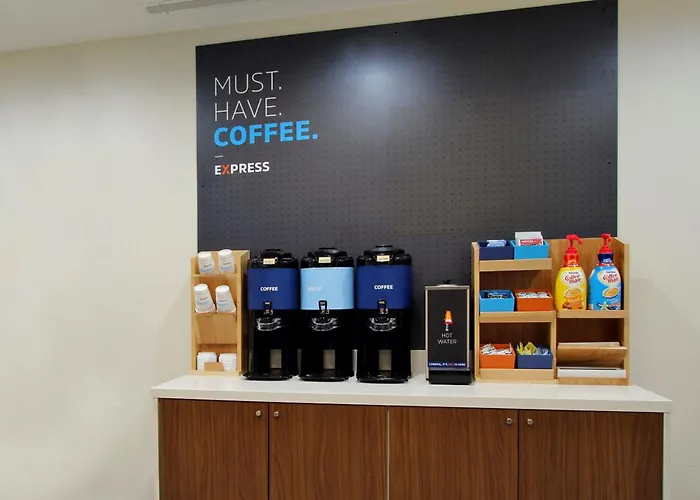 Express & West By Ihg Hotel 3*