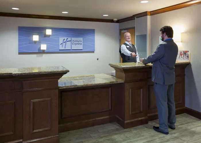Express & West By Ihg Hotel Bloomington