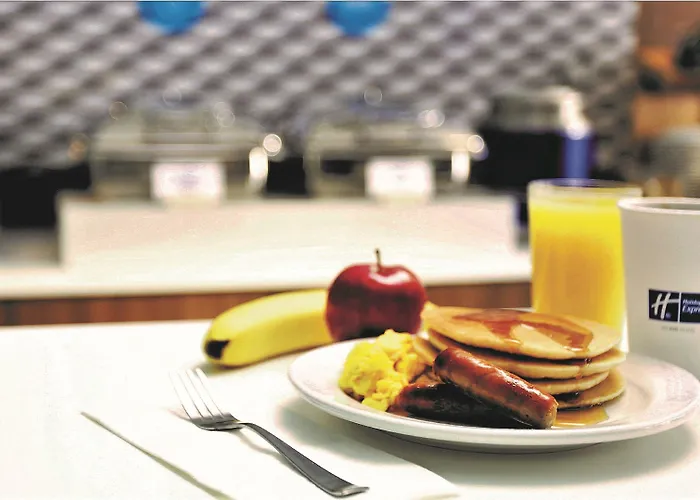 Express & West By Ihg Hotel 3*