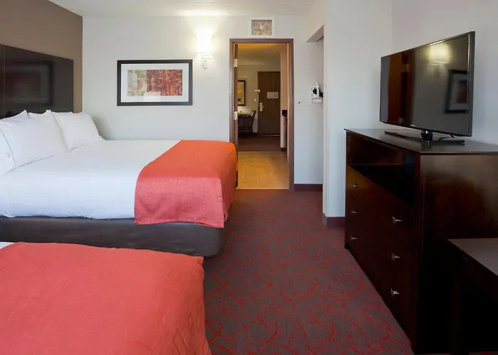 Express & West By Ihg Hotel