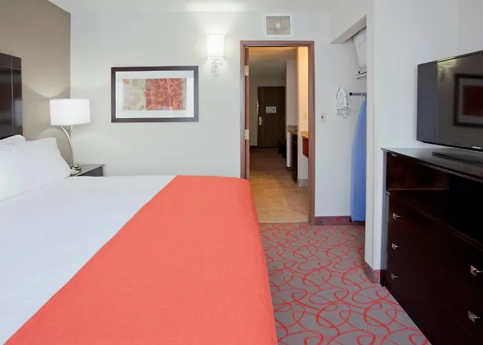 Express & West By Ihg Hotel Bloomington