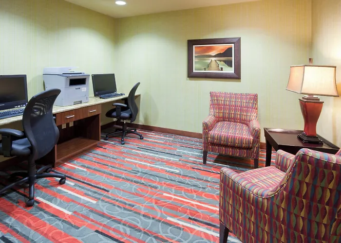 Express & West By Ihg Hotel Bloomington
