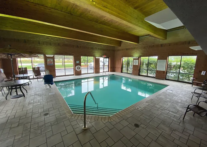 Express & West By Ihg Hotel Bloomington