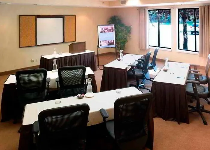 Express & West By Ihg 3* Bloomington