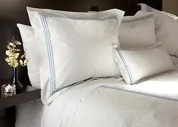 Express & West By Ihg Hotel Bloomington
